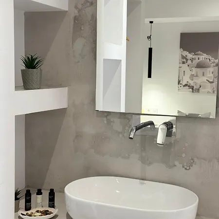 Basement Fira (Santorini)